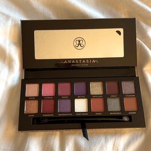 Jackie Aina palette